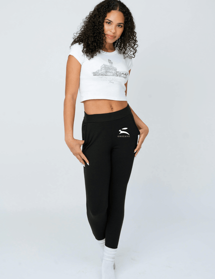 Close-up stitching and fabric texture on Grozavu women’s pants