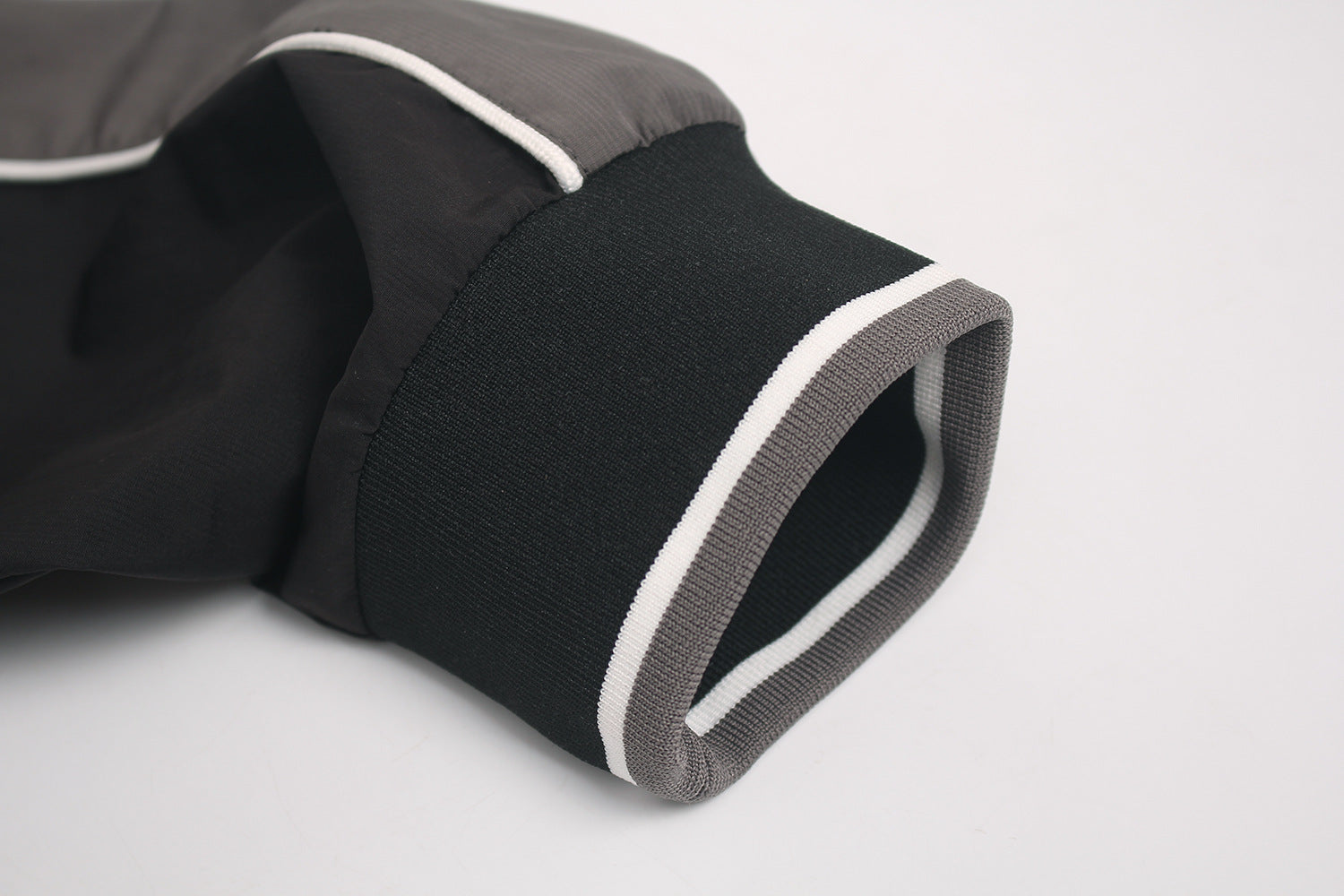 Camisa de Manga Larga con Cuello en V Deportiva Impermeable Negra Blanca