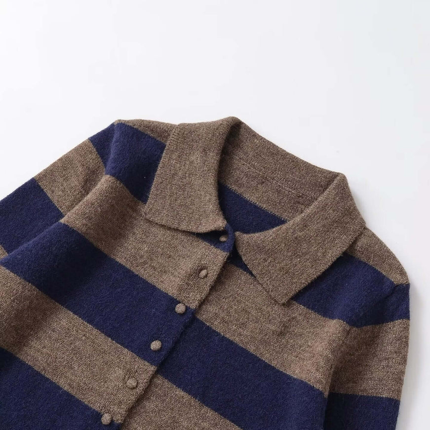 Brown polo collar knit sweater with Grozavu logo