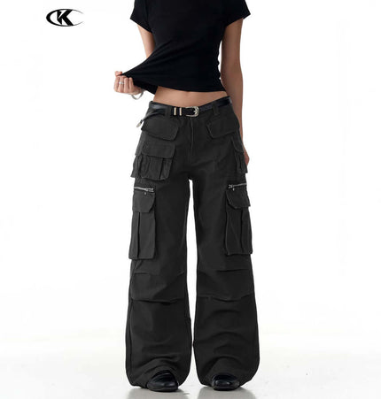 Multi-Pocket Work Pants – Straight Leg Fit worn by a model, showcasing the functional multi-pocket design and relaxed fit.