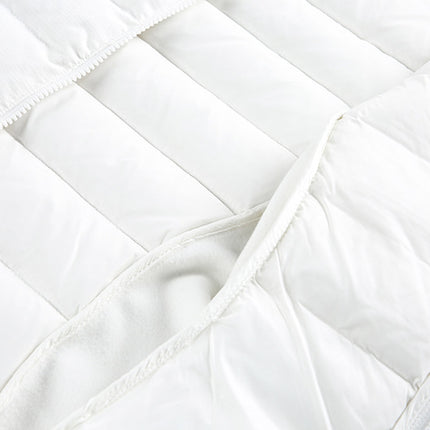 Jachetă scurtă cu guler în picioare din puf