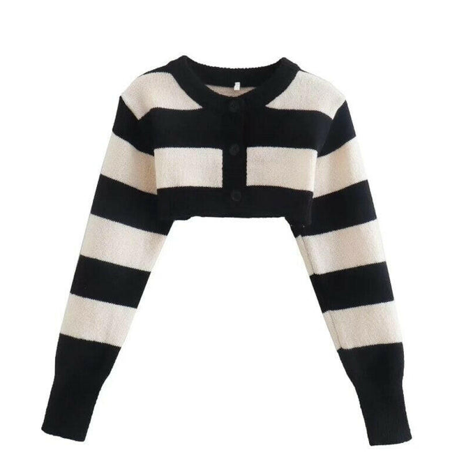 Grozavu's Black and White Striped Knitted Sweater: Crop Top for Women at €44.99