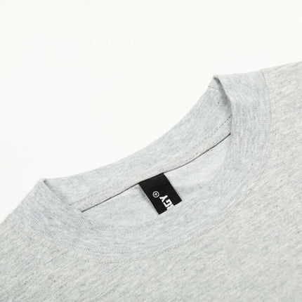 Camiseta de Letra Graffiti – Corte Suelto