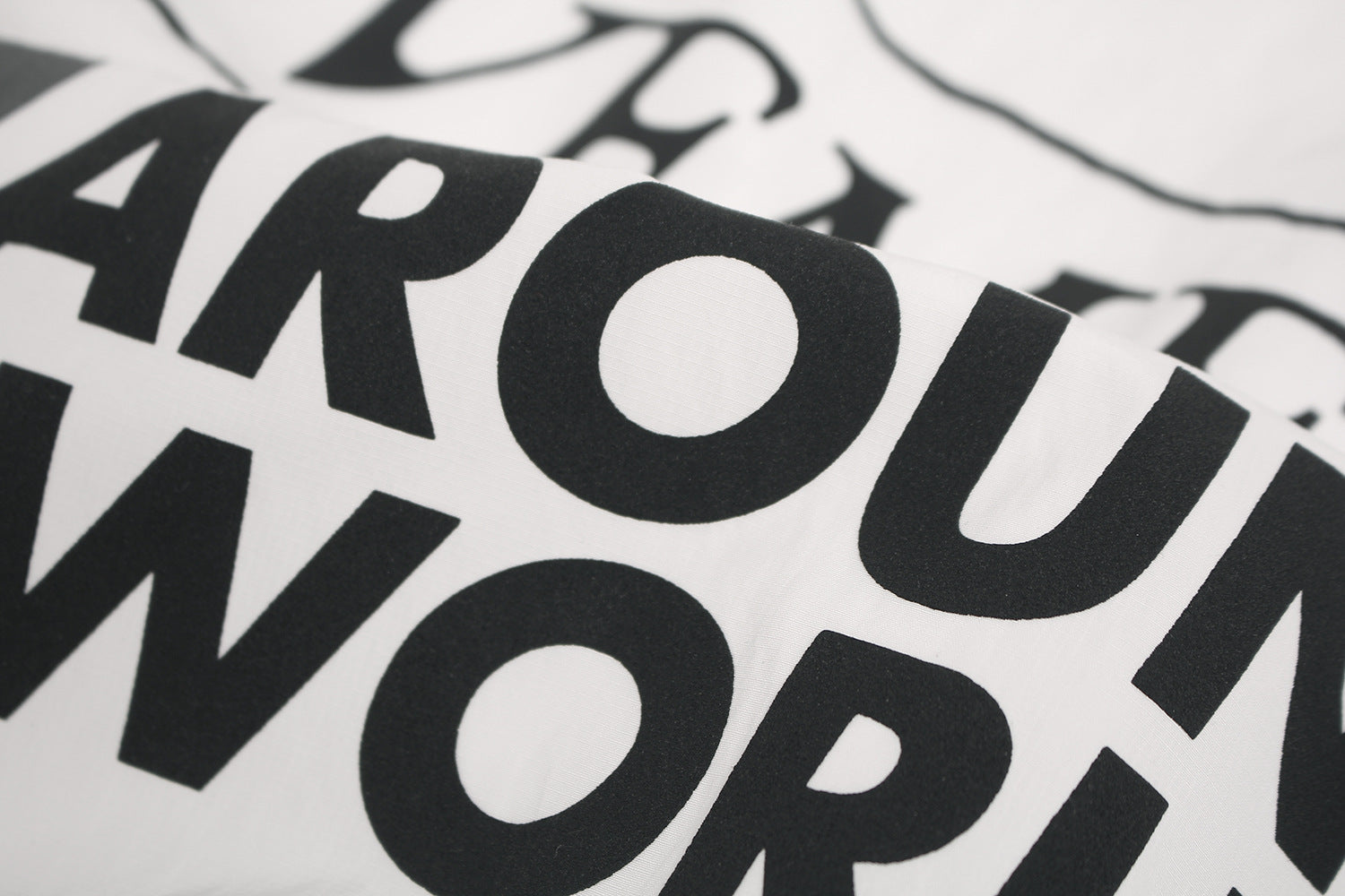 Camisa de Manga Larga con Cuello en V Deportiva Impermeable Negra Blanca