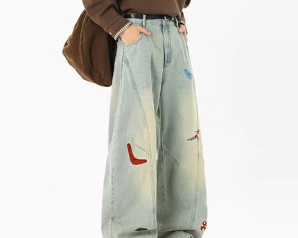 Jeans de Parchwork Divertidos de Streetwear para Hombre, Pantalones de Cuchillo Deconstruidos y Bordados, Ajuste Limpio, Jeans Rectos Lavados