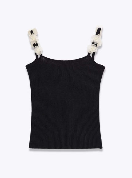 Model wearing Black hot flower knitted by Grozavu