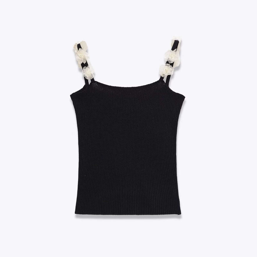 Model wearing Black hot flower knitted by Grozavu