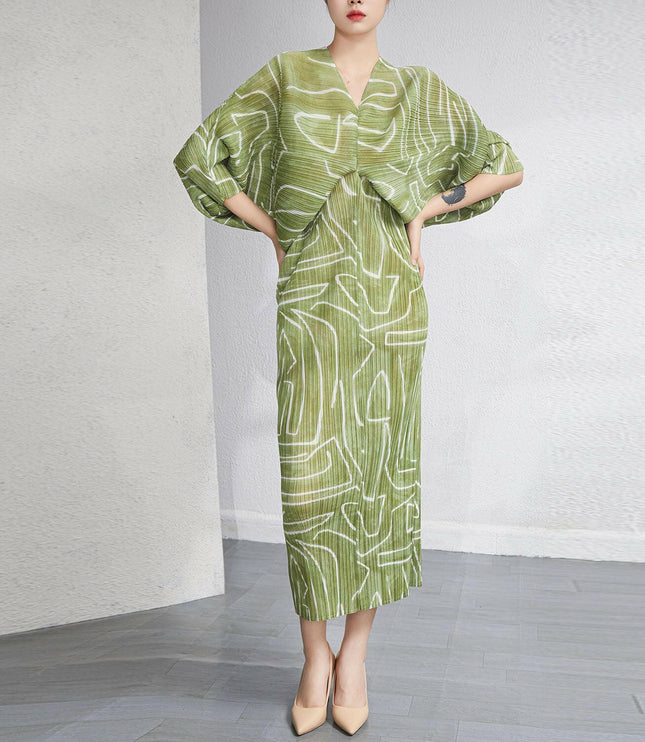Grozavu V-Neck Batwing Sleeve Printed Dress: Fashionable Elegance