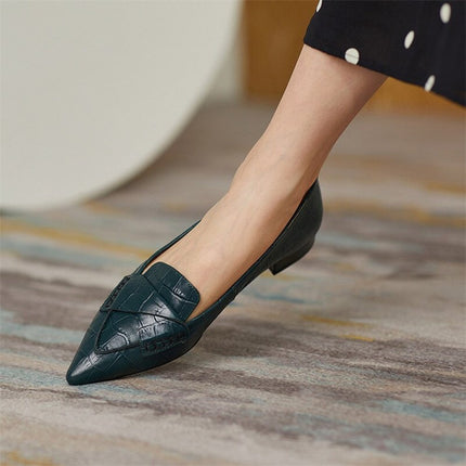 Grozavu: French Style Retro Pointy Flat Heel Shoes at €128.99