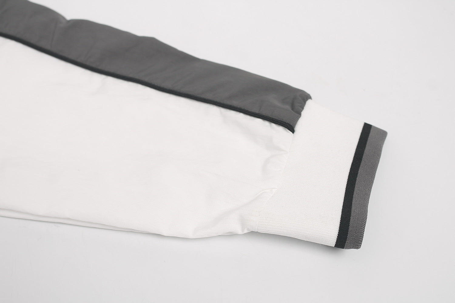 Camisa de Manga Larga con Cuello en V Deportiva Impermeable Negra Blanca