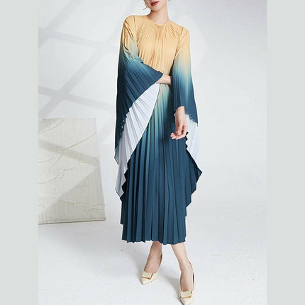 Grozavu Irregular Long Sleeve Pleated Dress: Gradient Print at €114.99