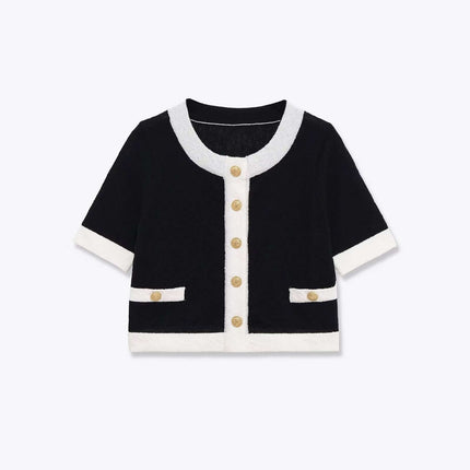 Model wearing Black tailored contrasting knitted sweater by Grozavu