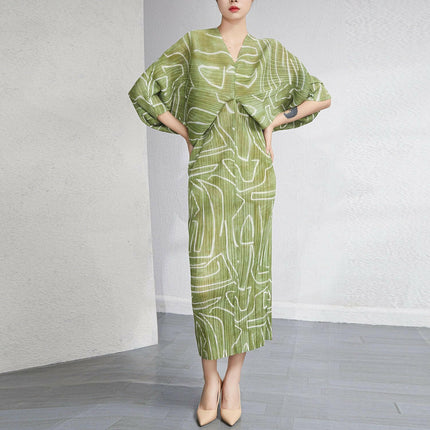 Grozavu V-Neck Batwing Sleeve Printed Dress: Fashionable Elegance at €100.99