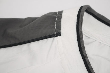 Camisa de Manga Larga con Cuello en V Deportiva Impermeable Negra Blanca