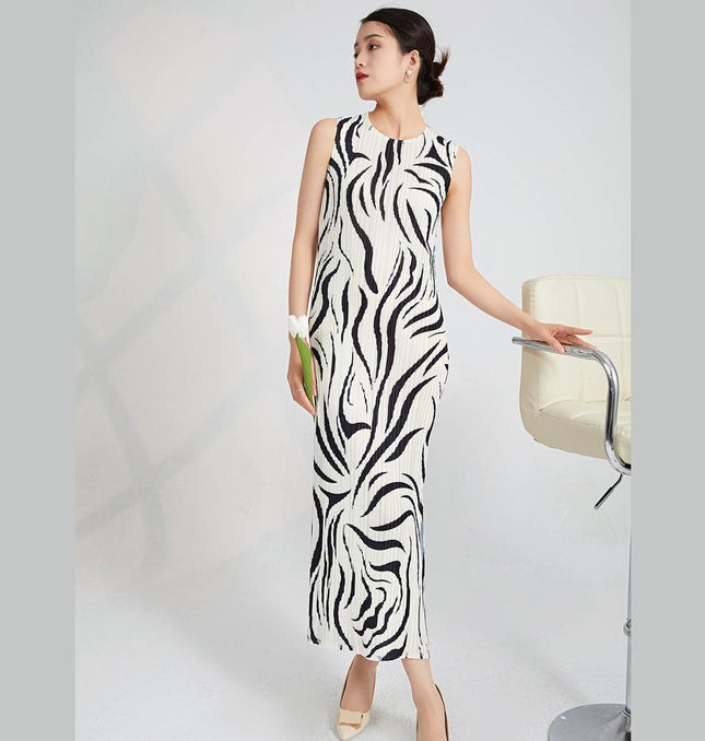 Grozavu Slim Striped Pleated Dress: Elegant Holiday Style for Women at €86.99