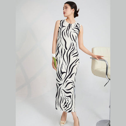 Grozavu Slim Striped Pleated Dress: Elegant Holiday Style for Women at €86.99