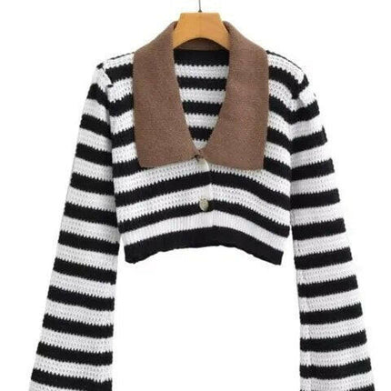 Elevate Your Winter Wardrobe: Grozavu's Fashionable Striped Knitted Cardigan! at €30.99