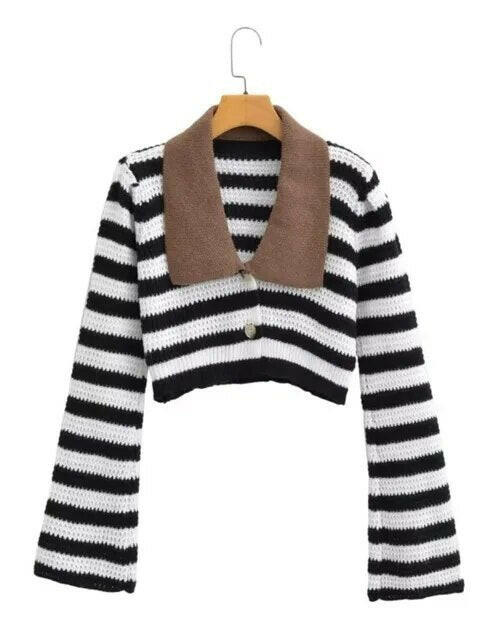 Elevate Your Winter Wardrobe: Grozavu's Fashionable Striped Knitted Cardigan! at €30.99