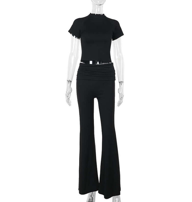 Faltenhose mit Kurzarmoberteil – Lockere Passform