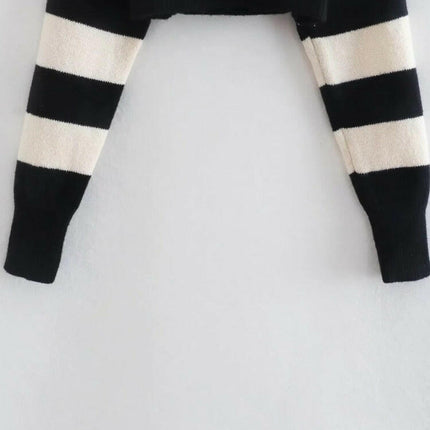 Grozavu's Black and White Striped Knitted Sweater: Crop Top for Women at €44.99