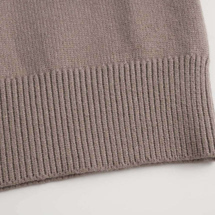 Close-up of the hem of the Lazy Streetwear Knit Sweater – Loose Fit showcasing its ribbed detail.