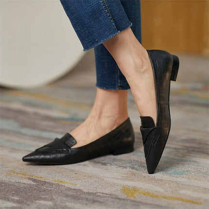 Grozavu: French Style Retro Pointy Flat Heel Shoes at €128.99