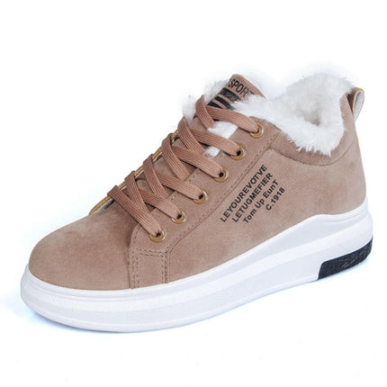 Winter Warmth: Fashionable Fur-Lined Women's Boots at €32.99