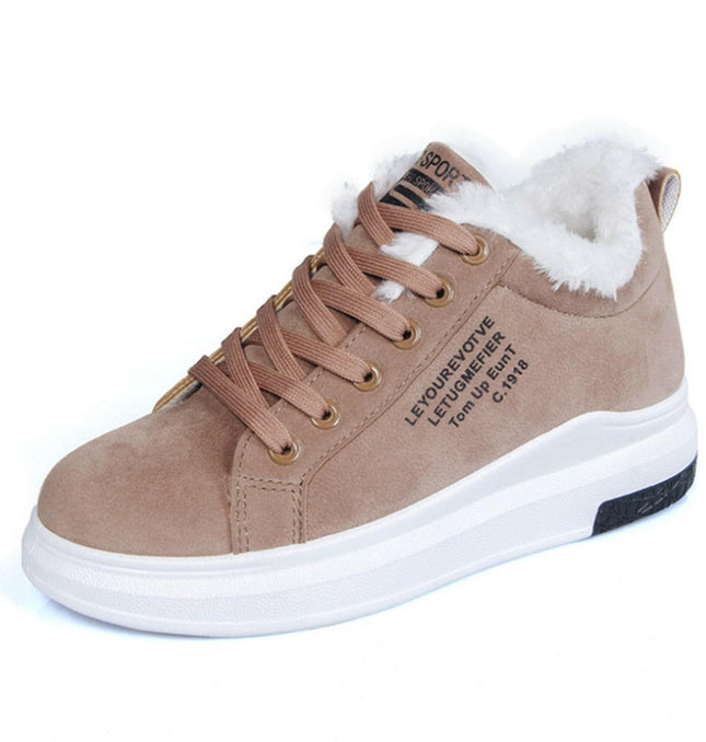 Winter Warmth: Fashionable Fur-Lined Women's Boots at €32.99