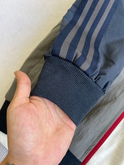 Veste de sport rétro à col montant en patchwork avec manches raglan à trois bandes