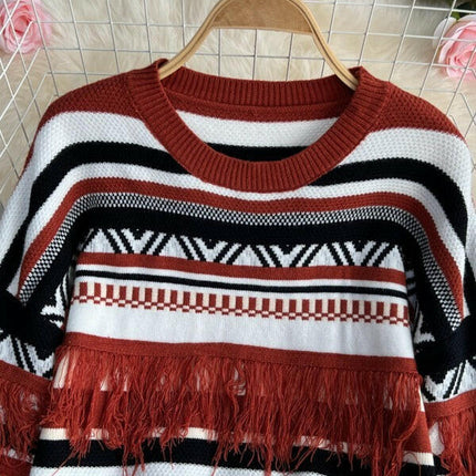 Grozavu Chic: Round Neck Sweater with Contrast Tassels at €43.99