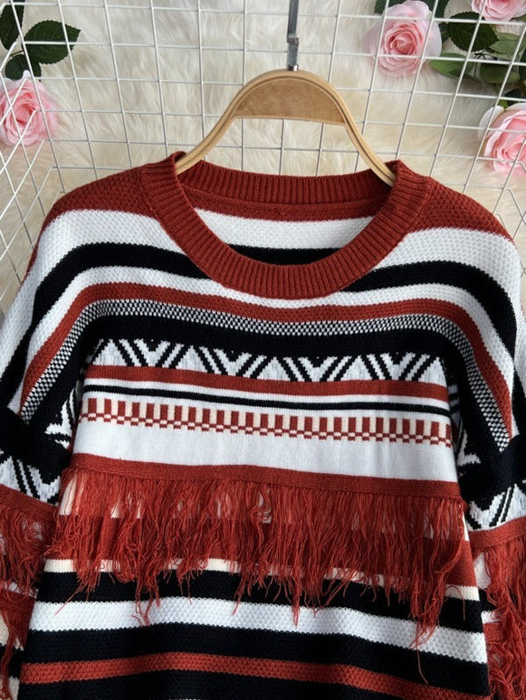 Grozavu Chic: Round Neck Sweater with Contrast Tassels