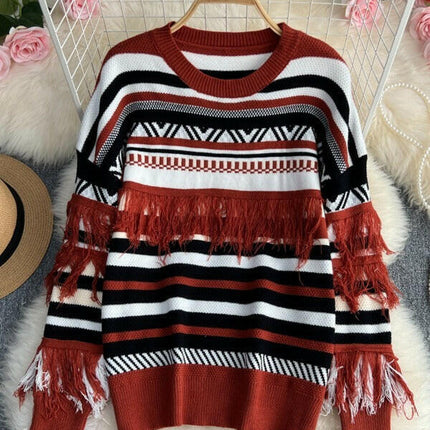 Grozavu Chic: Round Neck Sweater with Contrast Tassels at €43.99