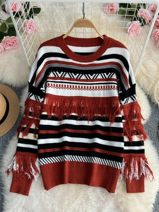 Grozavu Chic: Round Neck Sweater with Contrast Tassels at €43.99