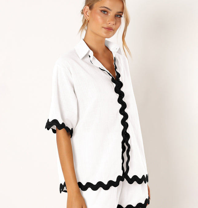 Casual Chic: Short-Sleeve Button Shirt & Loose Shorts Set at €39.00