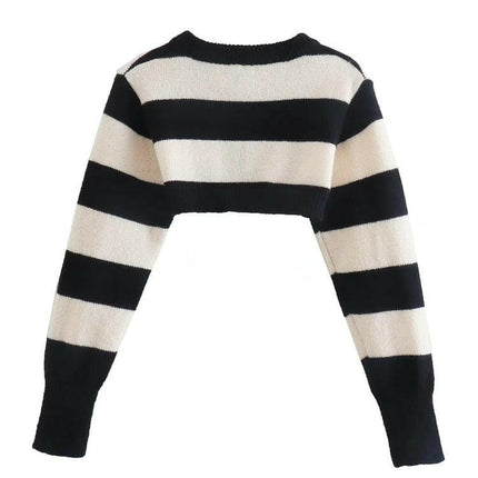 Grozavu's Black and White Striped Knitted Sweater: Crop Top for Women at €44.99