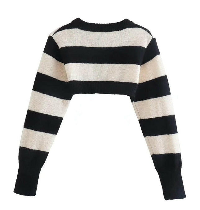 Grozavu's Black and White Striped Knitted Sweater: Crop Top for Women at €44.99