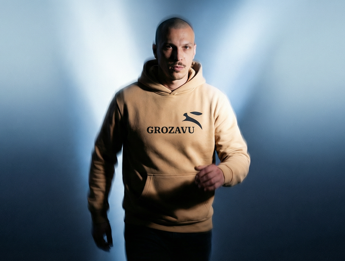 <h2>SIGNATURE DROPS</h2>