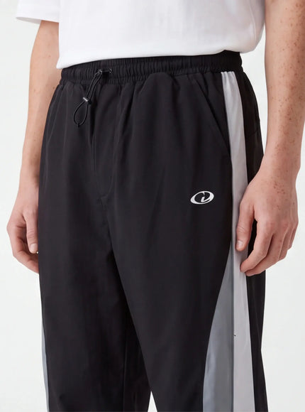 Dynamic Track Pants – from Premium Weave for an Unmistakable Style