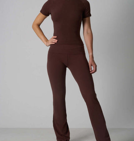 Casual Fit Cotton Jersey Yoga Set model showcasing stylish brown crop top and high-waist flare pants.