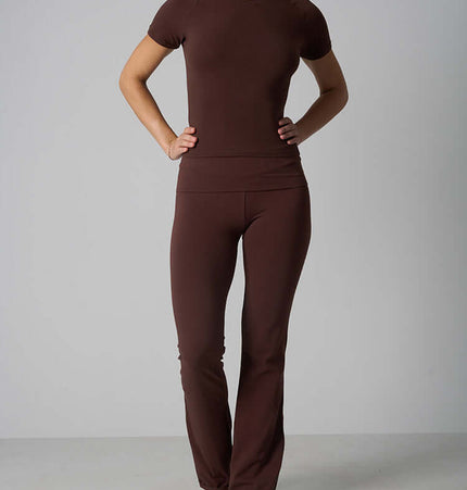 Casual Fit Cotton Jersey Yoga Set featuring a stylish short sleeve crop top and high-waist flare pants in brown.