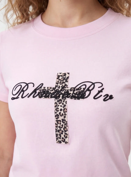 Dynamic T-Shirt by Grozavu - Studio Focus (Pos 9)