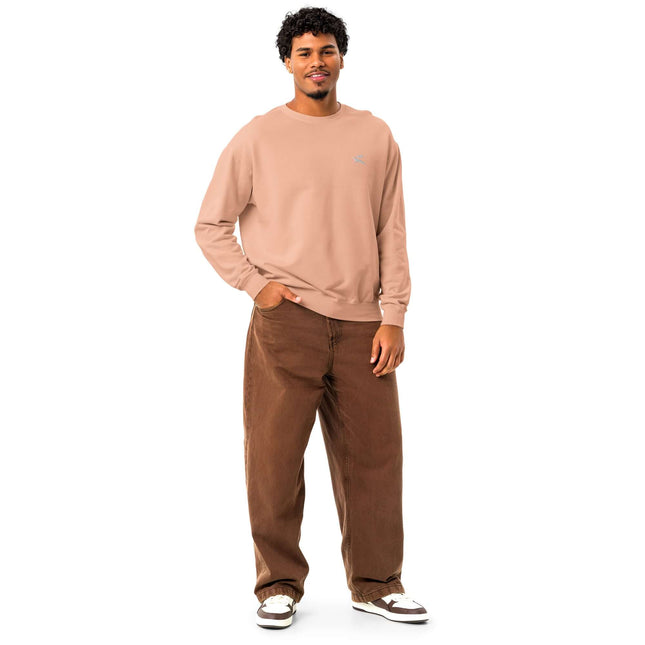 Comfort Colors 1466 Lightweight Crewneck worn by a man, showcasing its relaxed fit and vintage style.