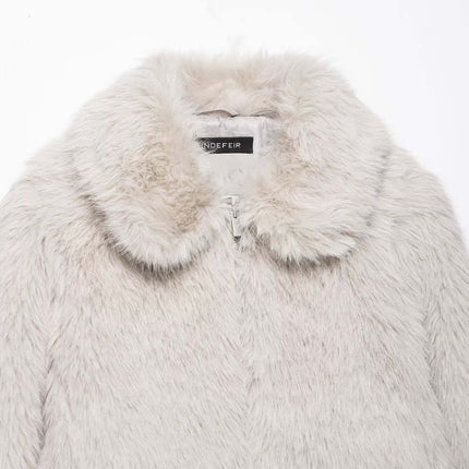 Faux Fur Zipper Coat – Elegant Fit featuring a plush fur-effect finish and a sophisticated collar design.