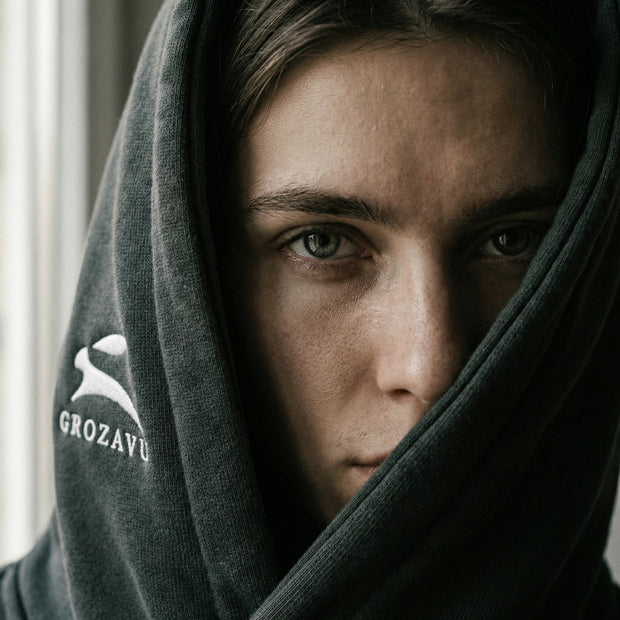 <h2><span style="text-decoration:underline"><strong>SIGNATURE DROPS</strong></span></h2>