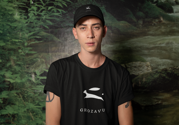 Organic cotton bucket hat from Grozavu – stylish and sustainable accessory for sunny days.