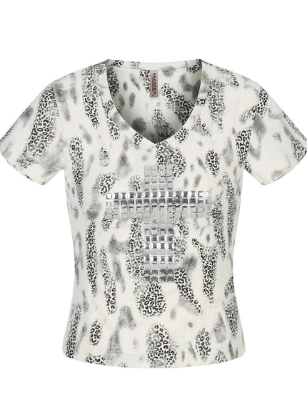 Iconic T-Shirt by Grozavu - Studio Focus (Pos 2)