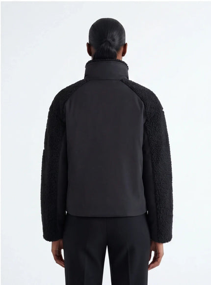 Dynamic Apparel – from Sustainable Material with Refined Details