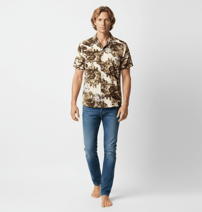 Color Block Beach Shirt – Loose Fit model wearing a patterned shirt and jeans, showcasing casual summer style.