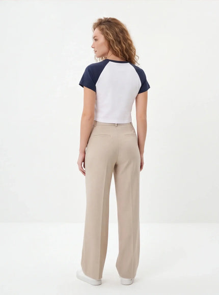 Crop Top Minimalista – in Tessuto Denso in Edizione Limitata