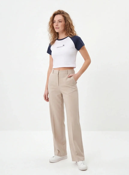 Crop Top Minimalista – in Tessuto Denso in Edizione Limitata